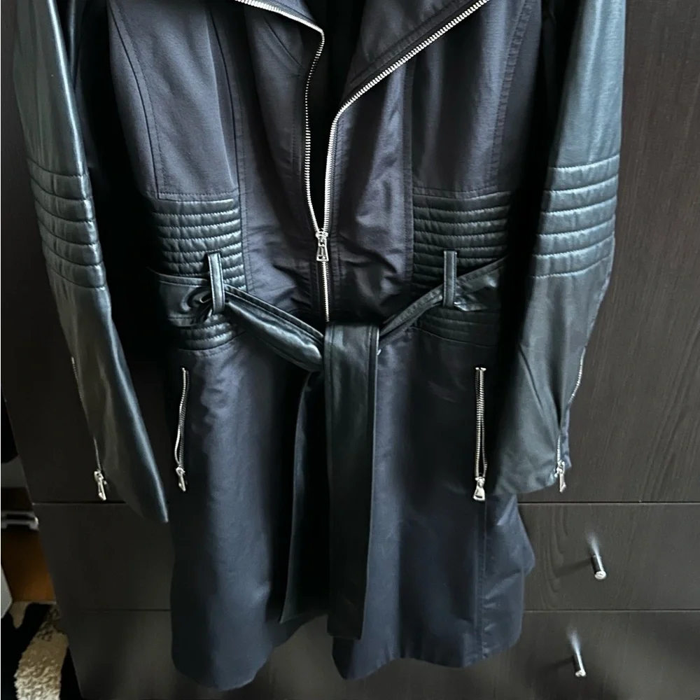 Preowned Bebe Trench Coat Faux Leather Details Belted Full Zipper Black Sz Large - Picture 2 of 8